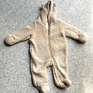 Baby gap snowsuit baby bunting one piece cold weather outfit. Sherpa material